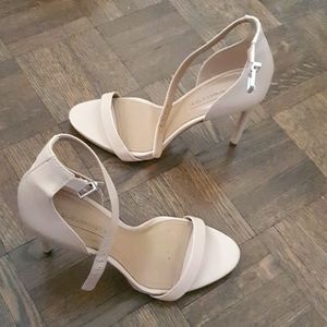 Excellent condition Bcbg maxazria high heels 8 women's leather upper and sole.